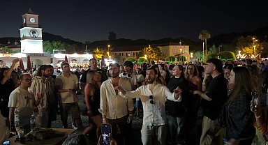 Marmaris’te İtalyan öğrencilerden ‘flash mob’ gösterisi