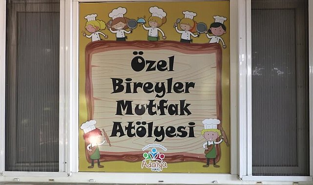 Muratpaşa Belediyesi Engelsiz Kafe'de serinleten atölye