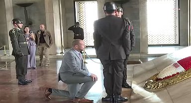 Özgür Özel'den Atatürk'ün mozolesi önünde diz çöken Francken'e mektup: