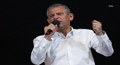 Özgür Özel: Gece yarısı operasyonuyla yapılan göz altılarla dayanışmamızı kırmaya çalışanlara inat; biz birleşe birleşe kazanacağız