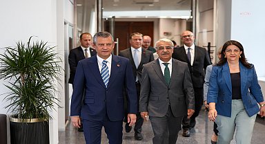 Özgür Özel, İmralı Heyeti'ne TBMM'de kurulacak komisyona yönelik kırmızı çizgilerini anlattı: Süreç şeffaf yürütülmeli