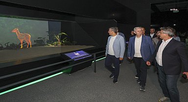 Özgür Özel, Mansur Yavaş ile birlikte Atatürk Çocukları ve Doğal Yaşam Parkı, Batıkent 2. Yüzyıl Parkı ve Gazi Parkı'nı gezdi