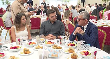Özgür Özel, Saraçhane Mitingi öncesi İBB operasyonları sonucu tutuklananların yakınlarıyla bir araya geldi