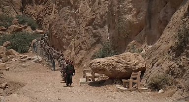 PKK'lı bir grubun silah bırakma töreni Casene Mağarası önünde gerçekleşti