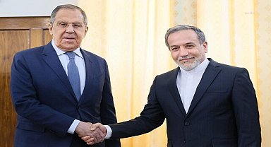 Rusya Dışişleri Bakanı Lavrov, İranlı mevkidaşı Arakçi ile İran krizine yönelik barışçıl çözüm önerilerini görüştüklerini söyledi