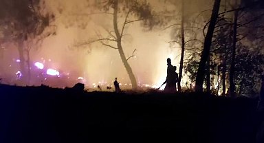 Şiddetli rüzgar, İzmir'de yangınla mücadeleyi zorlaştırıyor