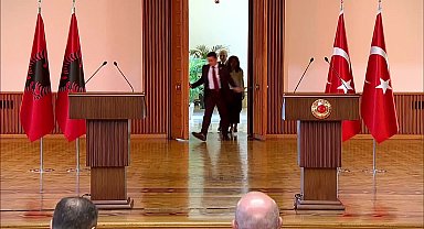 TBMM Başkanı Kurtulmuş: “İsrail’in tavrı bir devlet davranışı değil, önüne gelene had bildirmek isteyen bir mahalle kabadayısının davranışıdır, bu kabul edilemez”