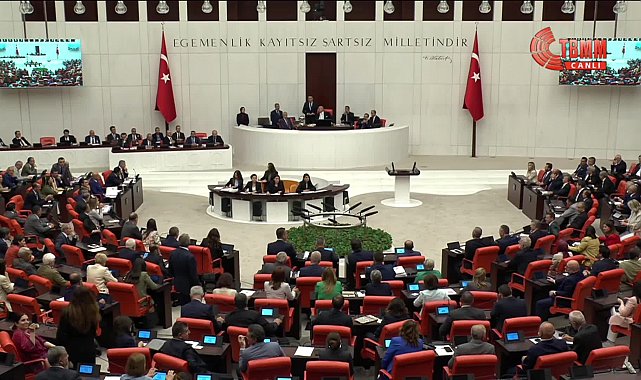 TBMM Genel Kurulu... Zeytinliklerle ilgili teklif yasalaşmadan önce AK Partililer tepkilerini dile getirmek isteyen muhalefet grup başkanvekillerini susturmaya çalıştı