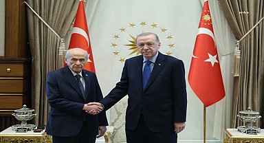  Terör örgütü PKK üyesi bir grup silah bıraktı... Cumhurbaşkanı Erdoğan, MHP Genel Başkanı Bahçeli ile telefonda görüştü