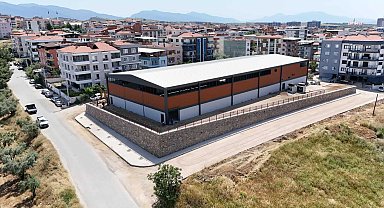 Turgutlu Belediyesi'nce yapımı sürdürülen Mimar Ferdi Zeyrek Spor Kompleksi’nde sona yaklaşıldı