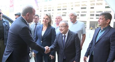 Türkiye Belediyeler Birliği Başkan Vekili Seçer, Antalya Büyükşehir Belediyesi'ni ziyaret etti: