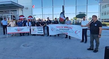 Uğradığı silahlı saldırıda öldürülen kardiyoloji uzmanı Ekrem Karakaya görev yaptığı hastane önünde anıldı