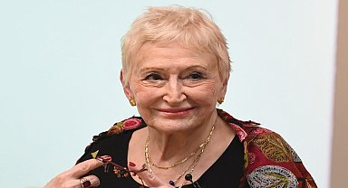 Yazar Pınar Kür hayatını kaybetti