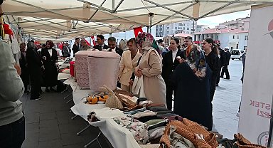 Yozgat’ta ev hanımları hazırladıkları el işlerini görücüye çıkardı