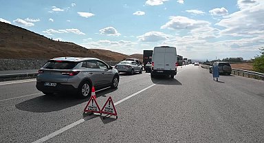 Yozgat’ta kamyonla otomobil çarpıştı: Üç ölü, iki yaralı