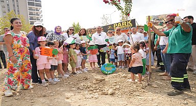 Adana'da miniklerden anlamlı fidan dikimi