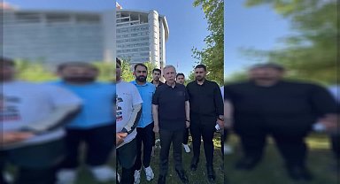 Adana’dan Silivri’ye yürüyen CHP’li dokuz genç Mansur Yavaş'ı ziyaret etti... Yavaş: 