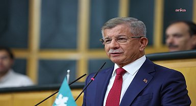 Ahmet Davutoğlu'ndan 30 Ağustos mesajı: ''30 Ağustos bu asil milletin imkansızlıklar içinde verdiği özgürlük ve bağımsızlık mücadelesi destanının adıdır''