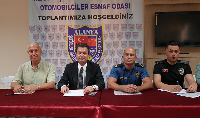 Alanya Belediyesi zabıta ekiplerinden taksilere sivil takip
