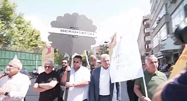 Alevi-Bektaşi Federasyonu, Alevi Bektaşi Kültür ve Cemevi Başkanlığı'nın önüne 