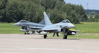 Almanya, Polonya’ya 5 adet Eurofighter gönderdi