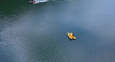 Amasya Belediyesi İtfaiyesi olası suda boğulma vakalarına karşı Boraboy Gölü'nde dalış eğitimi ve tatbikat gerçekleştirdi
