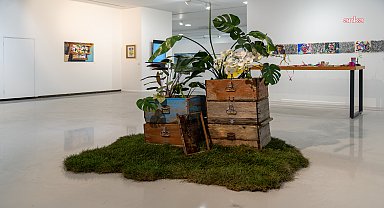 “Ay Tozunda Yürür Gibi” sergisi, Taksim Sanat’ta ziyarete açıldı