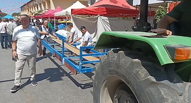 Aydın Karacasu'da düzenlenen 36. Afrodisias Kültür, Sanat ve Tanıtım Festivali'nde 13 metrelik pide yapıldı 