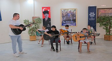 Aydınlı çocuklar yaz tatilini müzikle geçiriyor