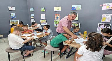 Ayvalık Belediyesi’nin “Karikatür Atölyesi” yoğun ilgi gördü