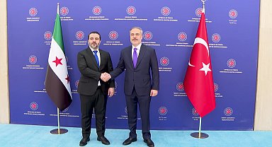 Bakan Fidan, Suriye Dışişleri Bakanı Şeybani, Savunma Bakanı Kasra ve İstihbarat Başkanı Seleme ile bir araya geldi