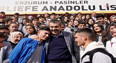 Bakan Tekin'den üniversiteyi kazanan öğrencilere tebrik mesajı