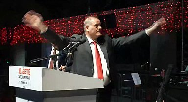 Bakırköy'de 30 Ağustos coşkusu... Aslan: Haksız yere Silivri'de tutulan başkanımız Ekrem İmamoğlu gibi İstanbul'a sahip çıkmaya devam edeceğiz