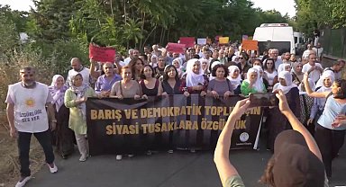 Bakırköy Kadın Cezaevi önünde yürüyüş ve oturma eylemi: Hapishaneler başta olmak üzere tüm devlet kurumlarında insan haklarına saygılı reform süreci başlatılmalıdır