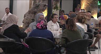 Balıkesir'deki deprem... 6,1 büyüklüğündeki depremle sarsılan Sındırgılılar geceyi dışarda geçiriyor