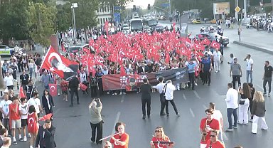 Beşiktaş’ta 30 Ağustos yürüyüşü: Marşlar ve “Mustafa Kemal’in askerleriyiz” sloganlarıyla coşkulu kutlama