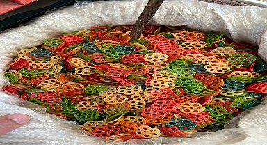 Bilecik Belediyesi ekipleri, yaptığı denetimlerde açık olarak satılan Suriye cipsine el koydu