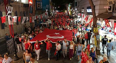 Binlerce vatandaş Fener Alayında buluştu: ‘Zafer’ coşkusu Karşıyaka’yı sardı