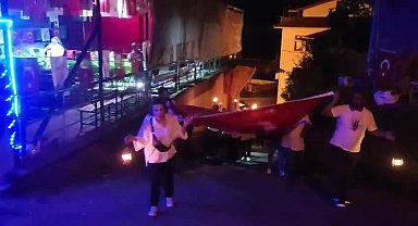 Büyük Zafer'in 103'üncü yıl dönümü kutlanıyor... Rize Bozkale köyü halkı, meşaleler eşliğinde yürüdü