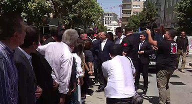 CHP Genel Başkanı Özgür Özel, Kırşehir'de CHP İl Başkanlığını ve Belediyeyi ziyaret etti