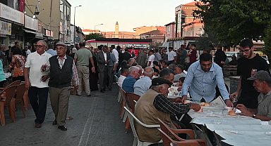 CHP milletvekilleri sahada…AK Partili Yerköy Belediye Başkanı, salon vermeyince CHP’nin yemek programı mitinge dönüştü