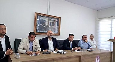 CHP milletvekilleri ve PM üyeleri sahada... CHP heyeti, Hatay Esnaf Odası'yla bir araya geldi