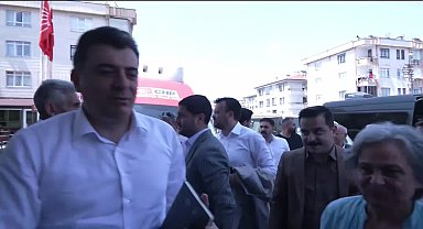 CHP milletvekilleri ve PM üyeleri sahada... Pazarcı esnaf: 2020'de birinci sınıf kalite elmayı 3,5 TL'ye satıyormuşuz. Bugünleri özledik