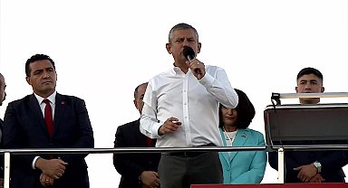 CHP'nin ''Millet İradesine Sahip Çıkıyor'' mitingi... Özgür Özel: Beyoğlu Belediyesinde bir belediye meclis üyemizi kandırıp, Beyoğlu’nu, sandıkla alamadıkları Beyoğlu’nu oyunla, hileyle, rüşvetle almaya kalktılar