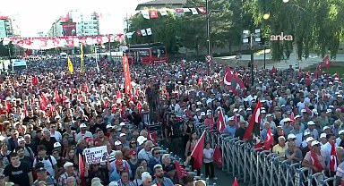 CHP'nin ''Millet İradesine Sahip Çıkıyor'' mitingi... Sivas'ta Cumhuriyet meydanı doldu taştı, binlerce kişi 