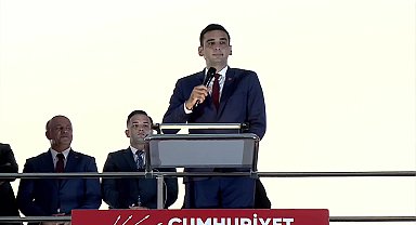 CHP’nin Sinop mitinginde İmamoğlu’nun mesajı okundu: “Etrafımdaki demir kapılar, tel örgüler vız gelir tırıs gider. Heyecanım ve umudum yüksek