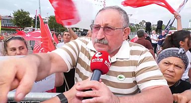 CHP'nin Tuzla mitinginde yurttaşlardan 'sahte diploma' tepkisi: Ekrem İmamoğlu'nun gerçek diploması iptal edilerek cezaevine konuldu. Şimdi görüyoruz ki binlerce sahte diplomalılar var