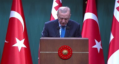 Cumhurbaşkanı Erdoğan: “Orta Koridor'un bel kemiğini teşkil eden Bakü-Tiflis-Kars Demiryolu, bu hattın tam kapasite çalışmaya başlaması hepimiz için ehemmiyet arz etmektedir” 