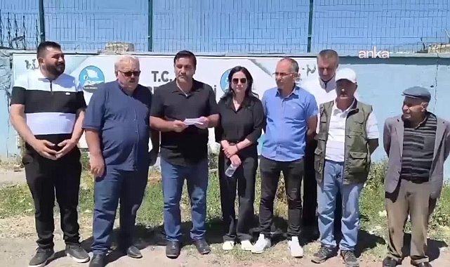 DEM Parti'den Kars Belediyesi'ne ait hayvan barınağı önünde açıklama: