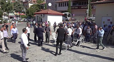  Denizli’de üzüm üreticilerinden fiyat tepkisi... Denizli Büyükşehir Belediye Başkanı Çavuşoğlu: 